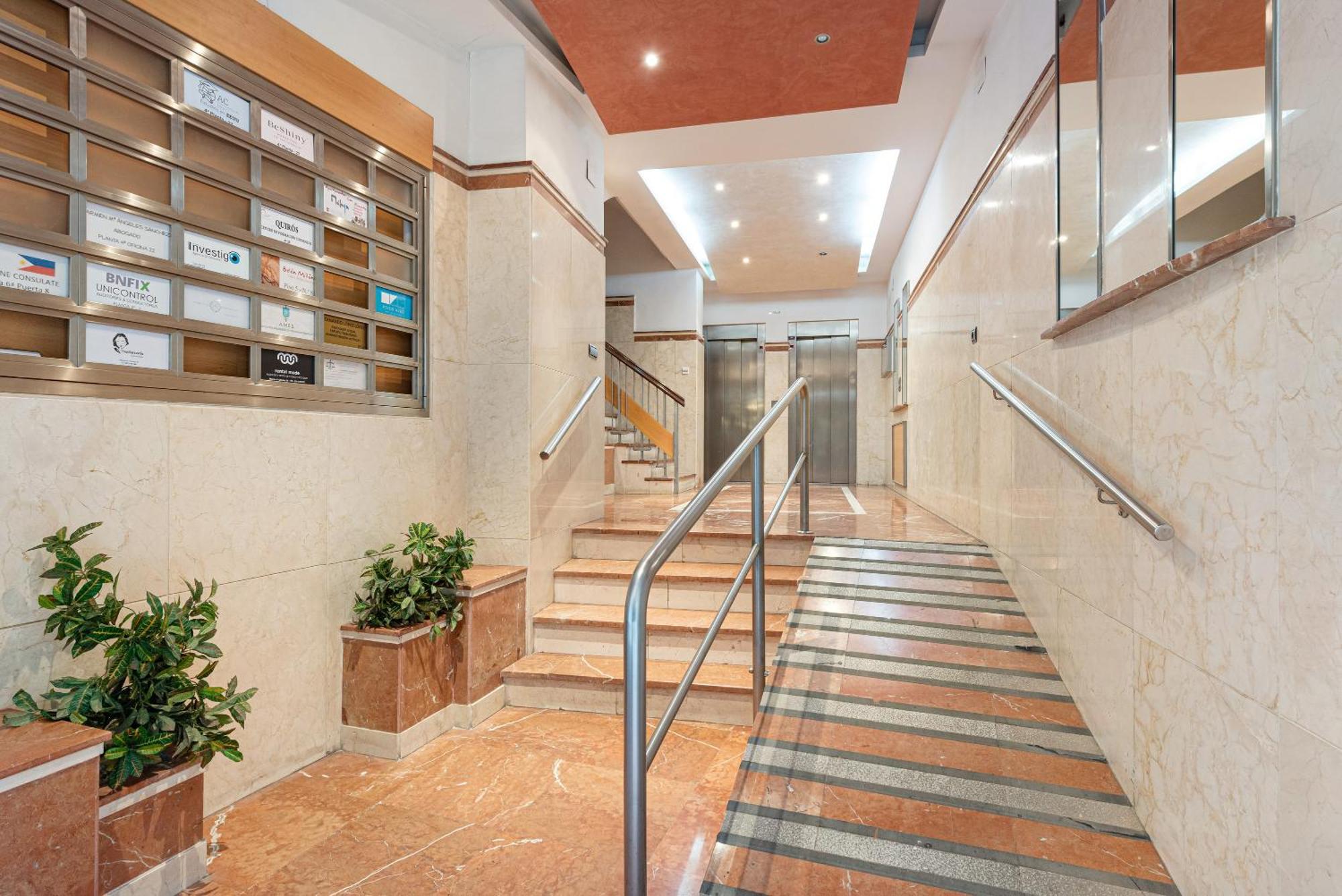 Estudios Larios 9 Malaga Bagian luar foto